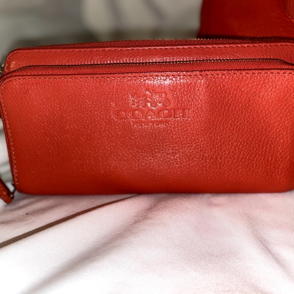 COACH 100% AUTHENTIC LEATHER LARGE MICKEY TOTE - Picture 3 of 11